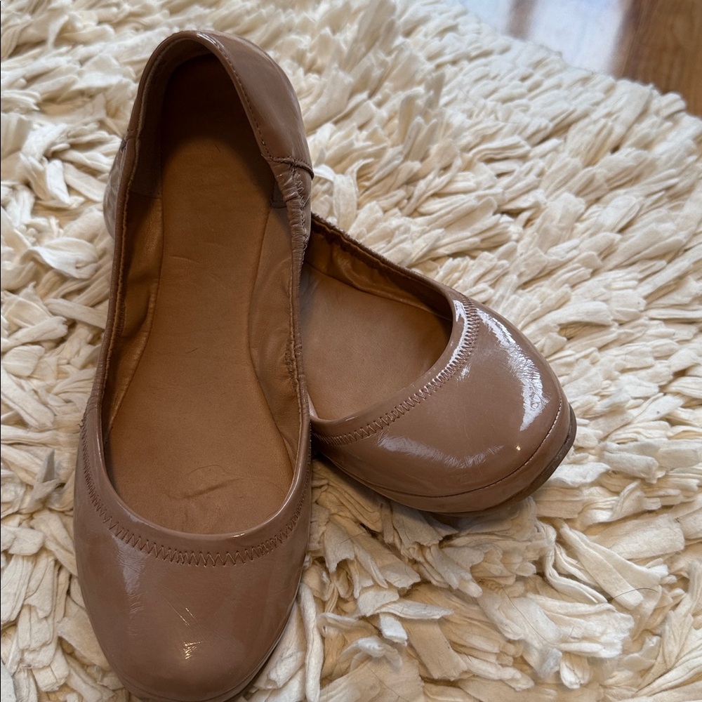 Aldo patent leather tan flat